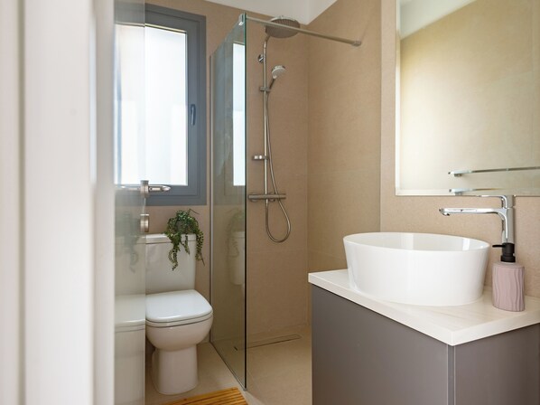 Apartment, 2 Bedrooms, Terrace, Garden View | Bathroom - Sanders Limassol Park - Full Building (Trachoni)