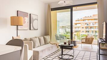 Leilighet, 1 soverom, terrasse, hageutsikt | Oppholdsrom