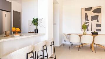 Apartment, 2 Bedrooms, Terrace, Garden View | Dining room