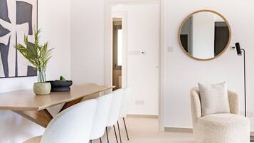 Apartment, 2 Bedrooms, Terrace, Garden View | Dining room