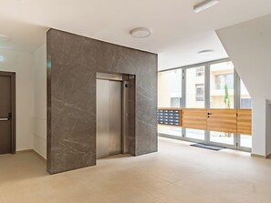 Leilighet, 1 soverom, terrasse, hageutsikt | Fasade