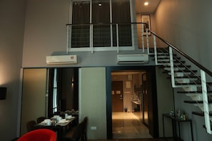 Condo, 2 Bedrooms, Accessible | Living room