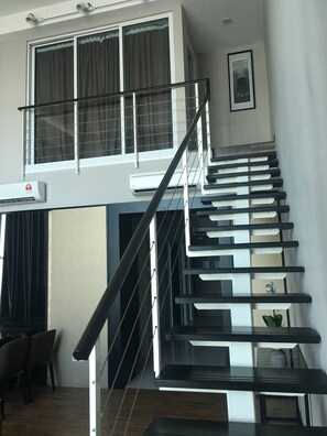 Condo, 2 Bedrooms, Accessible | Bahagian dalam