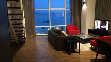 Condo, 2 Bedrooms, Accessible | Living room