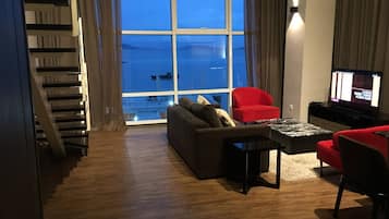 Condo, 2 Bedrooms, Accessible | Ruang tamu