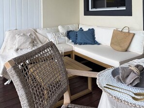 Apartment, 2 Bedrooms, Terrace, Ocean View | Living room