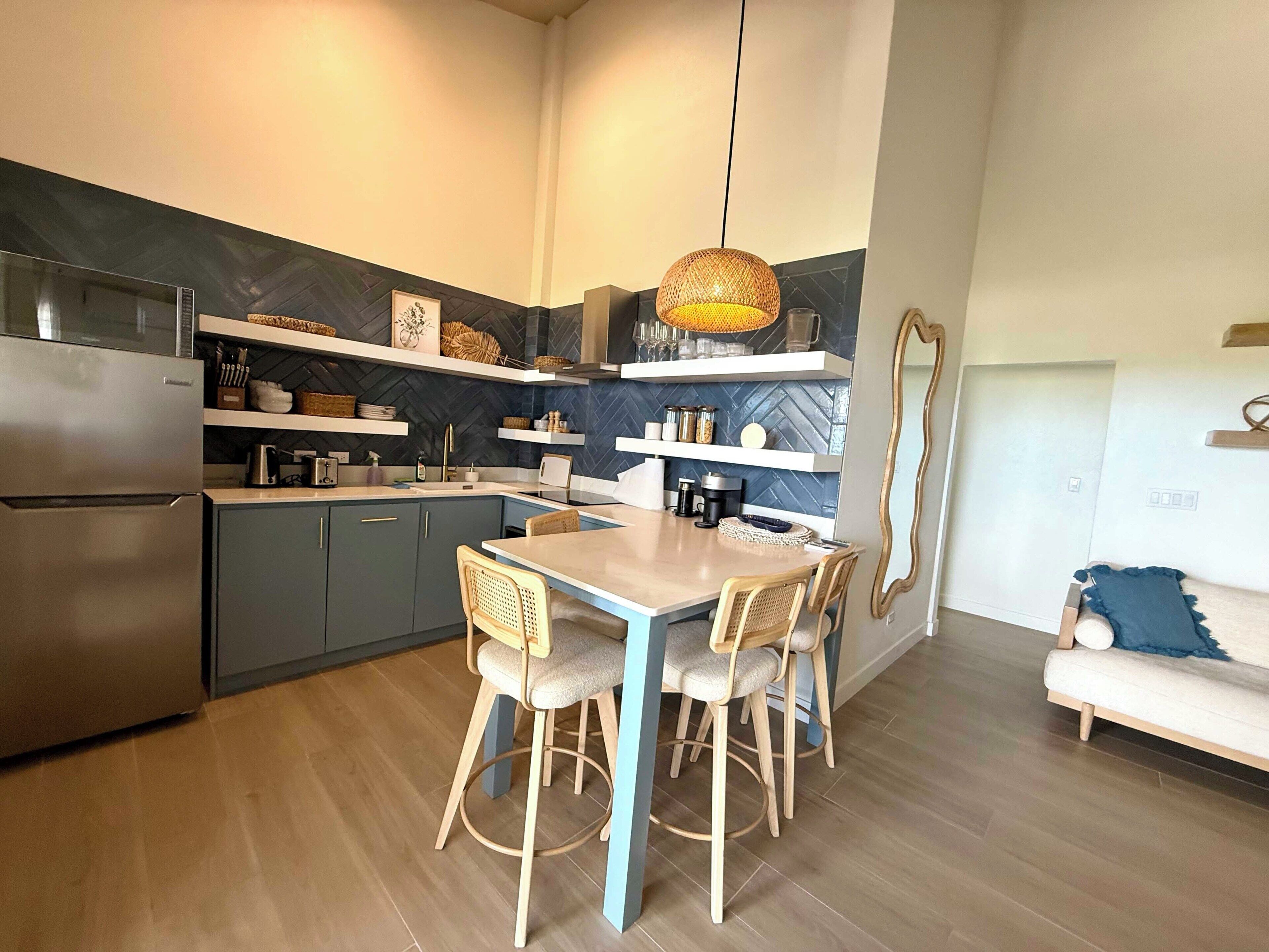 Apartment, 2 Bedrooms, Balcony, Ocean View | Dining room