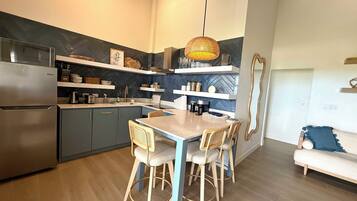 Apartment, 2 Bedrooms, Balcony, Ocean View | Dining room