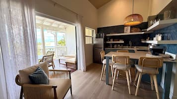 Apartment, 2 Bedrooms, Balcony, Ocean View | Ruang makan