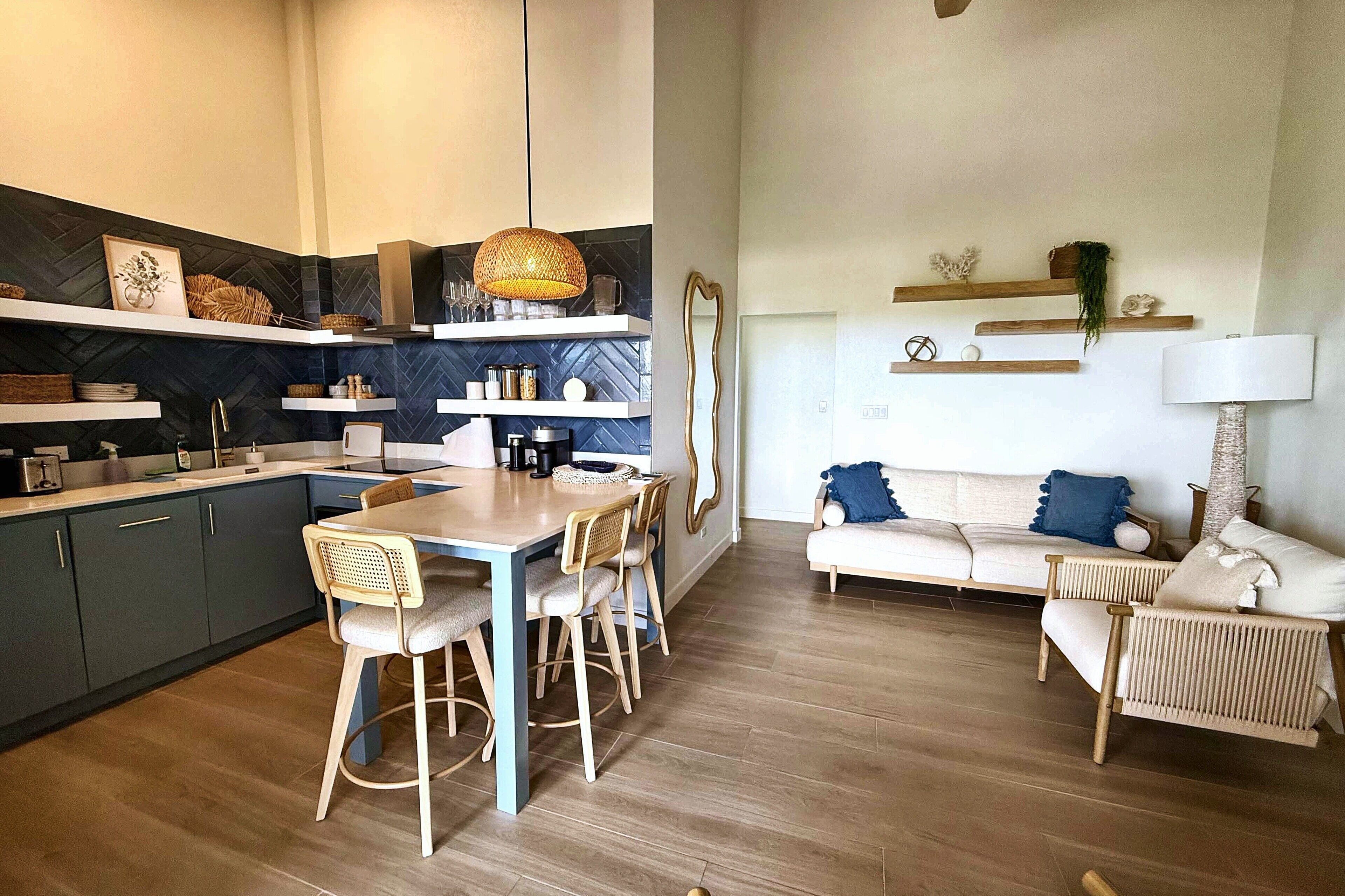 Apartment, 2 Bedrooms, Balcony, Ocean View | Dining room