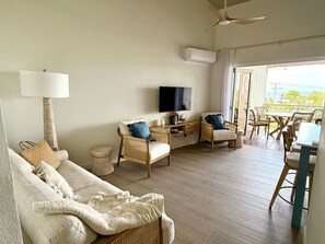 Apartment, 2 Bedrooms, Terrace, Ocean View | Living room