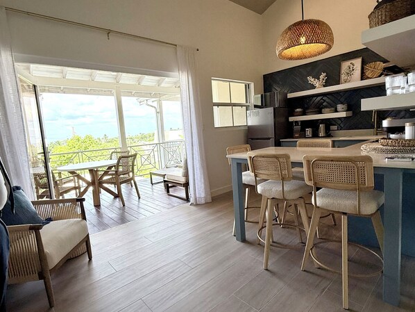 Apartment, 2 Bedrooms, Terrace, Ocean View | Dining room