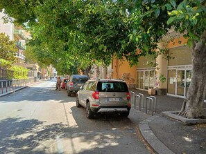 Third-party on-site parking - FLORENTINE'S HOUSE  (Catania)