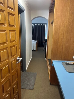 Deluxe Triple Room | Desk