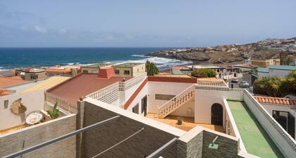 Maison mitoyenne Ă Telde avec piscine et vue sur la mer