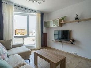 TV - Townhouse in Telde with pool and sea views (Telde)