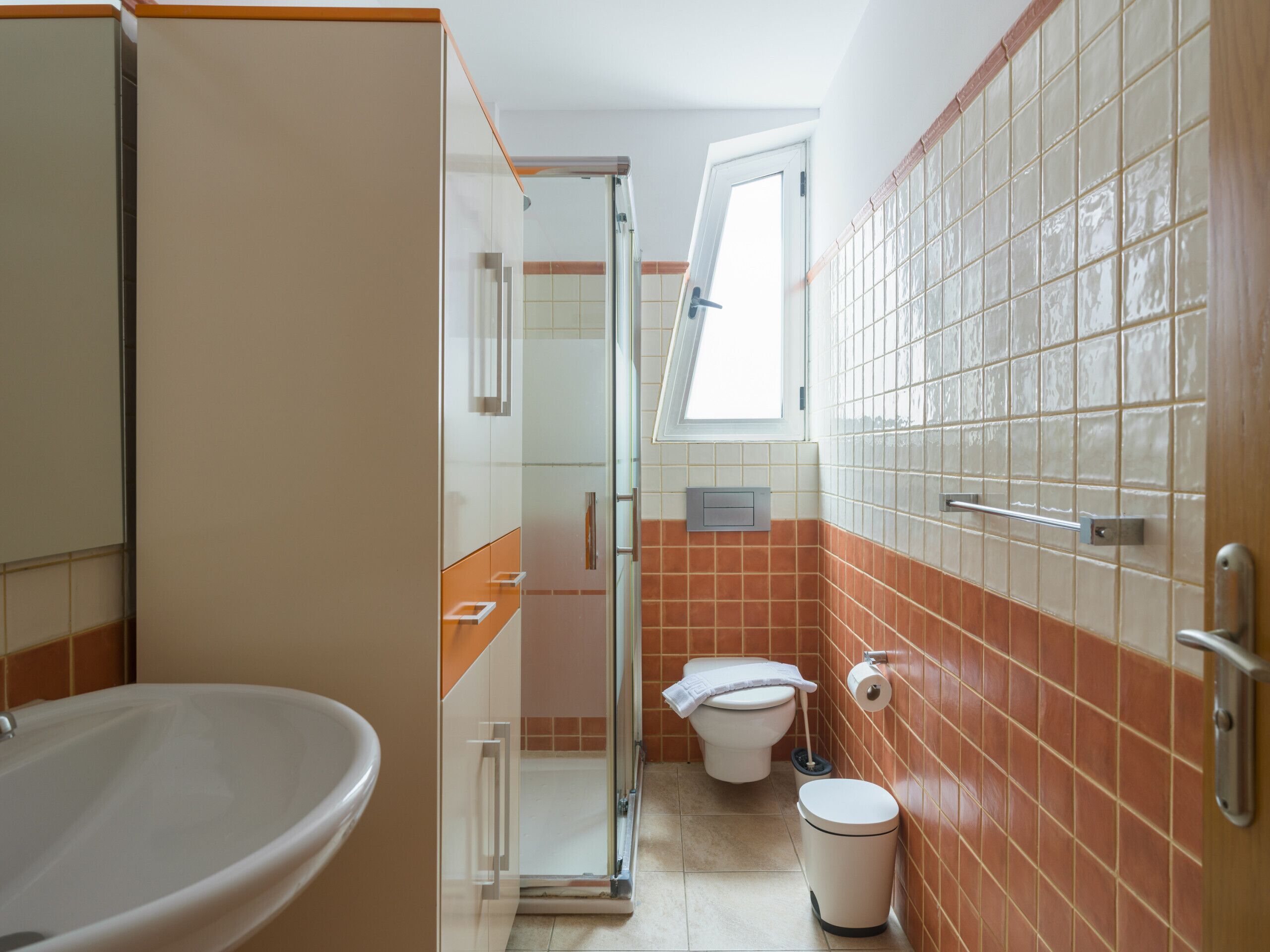 Shower, towels