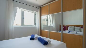 3 habitaciones, cunas y ropa de cama