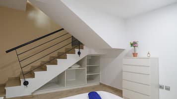 3 bedrooms, cots/infant beds, bed sheets