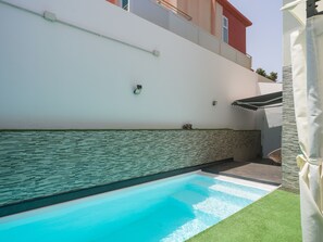 حمّام سباحة خارجي