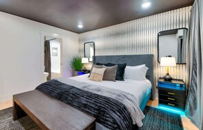 4 bedrooms, iron/ironing board, WiFi, bed sheets - Luxury 4BR Home w/ Game Room, 10 Beds & Nash Vibes (Nashville)