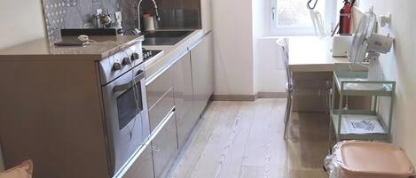 Réfrigérateur, four, plaque de cuisson, lave-vaisselle