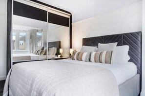 3 slaapkamers, een strijkplank/strijkijzer, wifi, beddengoed