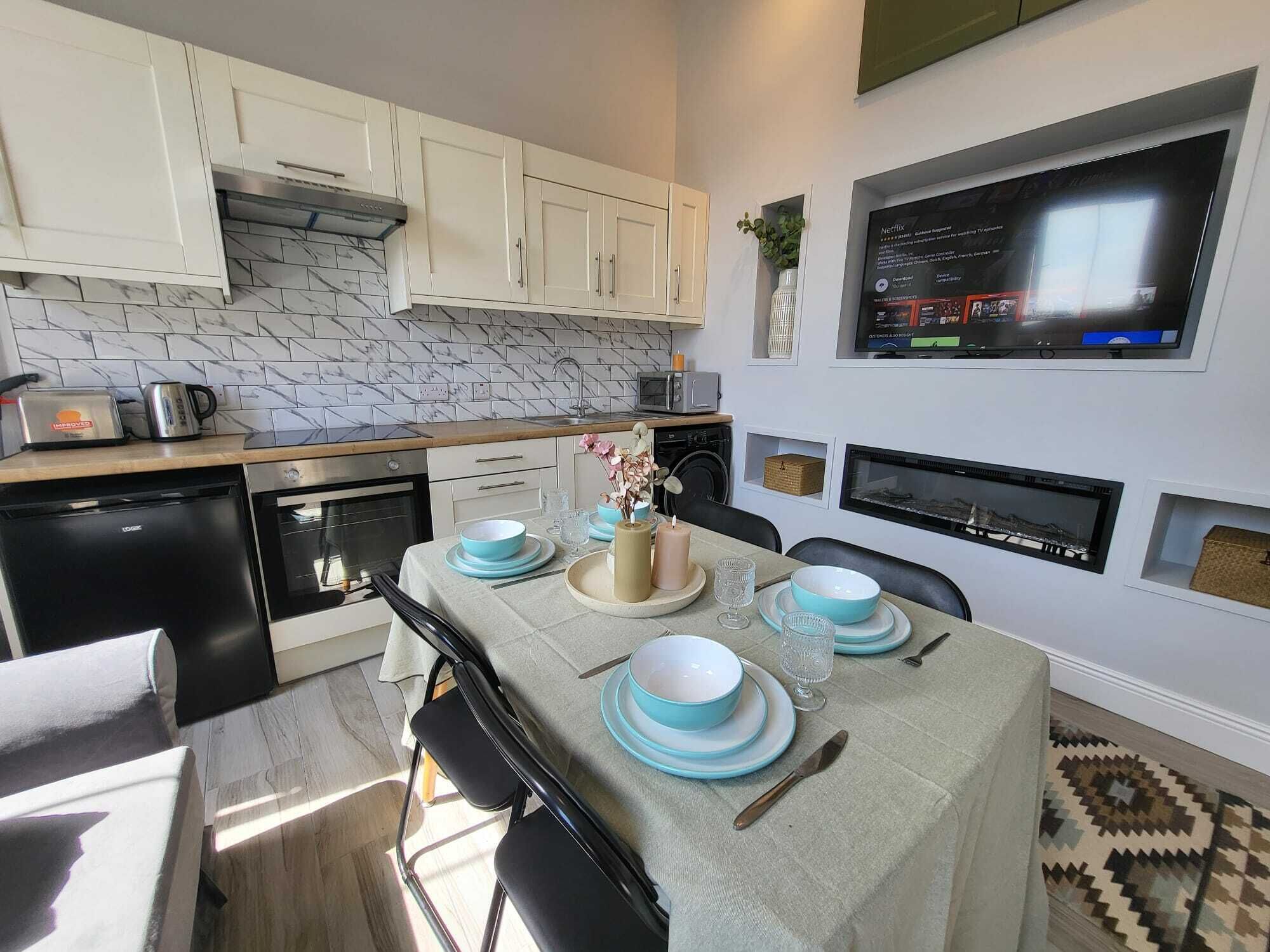 Coffee/tea maker, fridge, microwave, oven