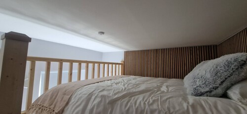 Top Location - Newly Refurbed 2BD, Sleeps 6 W/Loft