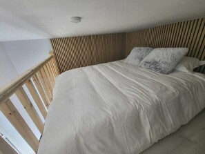 Unclassified image, 5 of 31, button - Top Location - Newly Refurbed 2BD, Sleeps 6 W/Loft (Cork)