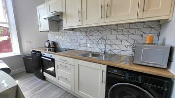 Coffee/tea maker, fridge, microwave, oven