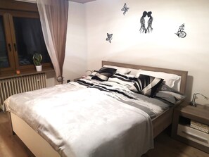 2 bedrooms, iron/ironing board, free WiFi, bed sheets