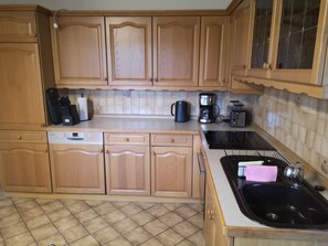 Kühlschrank, Ofen, Herdplatte, Geschirrspüler