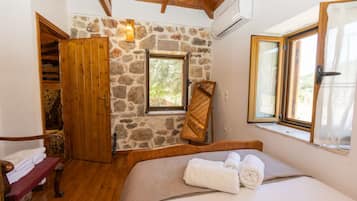 3 chambres, fer et planche à repasser, Wi-Fi, draps fournis