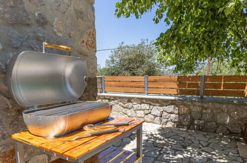 Demis and Sofias cozy House with indoor fireplace