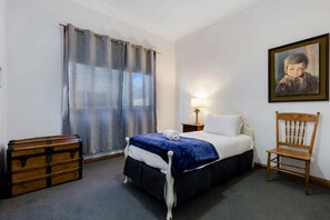 4 bedrooms, iron/ironing board, WiFi, bed sheets