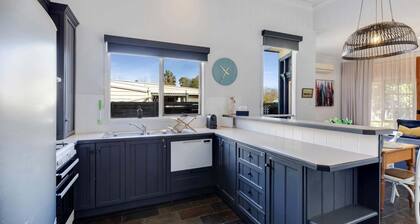 4-Bedroom Bliss On McCrae, Central Bendigo