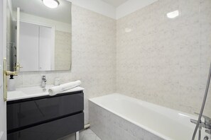 Douche, séchoir à cheveux