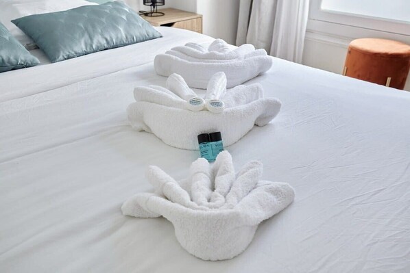 3 chambres, fer et planche à repasser, Wi-Fi, draps fournis