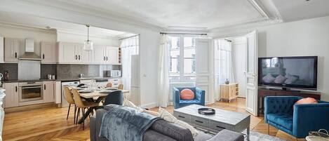 テレビ、書斎 / ワークスペース