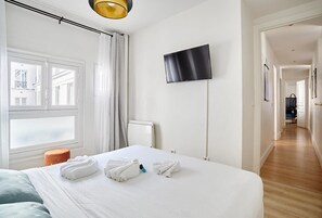 3 bedrooms, iron/ironing board, WiFi, bed sheets - Sublime appartement Champs Elysées (Paris)