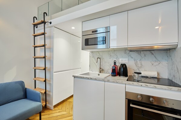 Fridge, microwave, oven, stovetop