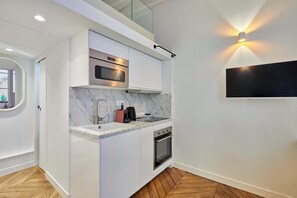 Geladeira, micro-ondas, fogão, cooktop