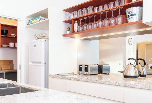 Fridge, microwave, oven, stovetop