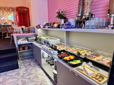 Tägliches inbegriffenes Frühstücksbuffet. Heritage Boutique Hotel Sighisoara