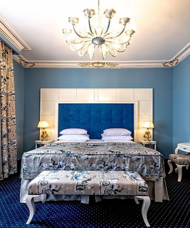 Deluxe-Doppelzimmer | Schreibtisch, laptopgeeigneter Arbeitsplatz, kostenloses WLAN. Heritage Boutique Hotel Sighisoara