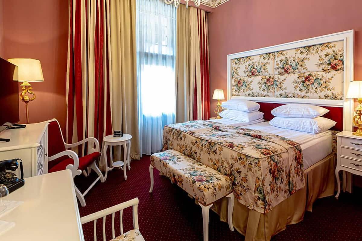 Habitación doble, balcón | Escritorio, espacio para trabajar con laptop y wifi gratis