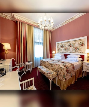Quarto casal, sacada | Escrivaninha, espaço de trabalho para notebook, Wi-Fi de cortesia