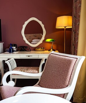 Extra Large Deluxe Double Room | Desk, laptop workspace, free WiFi