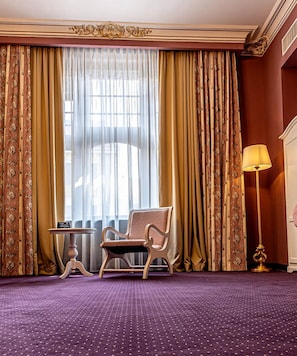 King Size Deluxe Double Room | Desk, laptop workspace, free WiFi